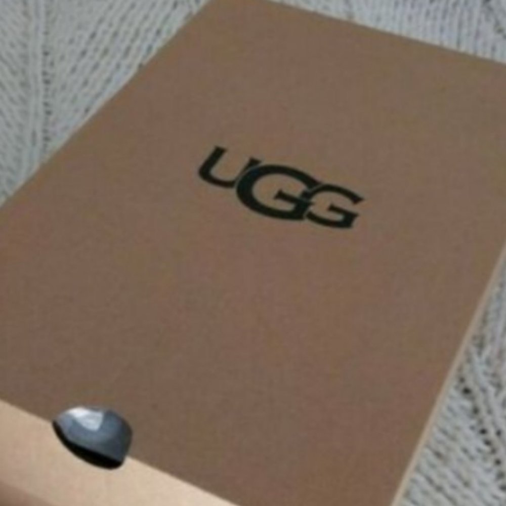 POPULAR UGG Scuffette II Sequin Shearling Slipper - Picture 11 of 12